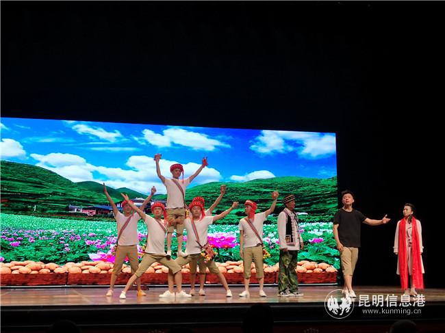 情景快板《青春做伴》 情景快板《青春做伴》