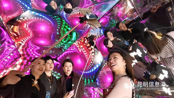 舞臺(tái)燈光萬(wàn)花筒