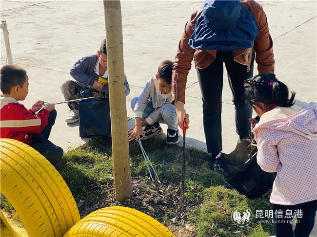 富寧縣第五幼兒園師生共同參與校園清潔