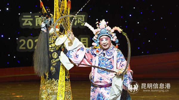 2昆明市文化館選送的傳統(tǒng)滇劇劇目《鼓滾劉封》 夏熹攝 2昆明市文化館選送的傳統(tǒng)滇劇劇目《鼓滾劉封》 夏熹攝