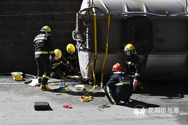 開展堵漏作業(yè) 開展堵漏作業(yè)