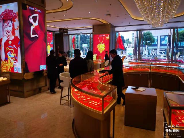 金價1小時急跌30美元 張勇 攝