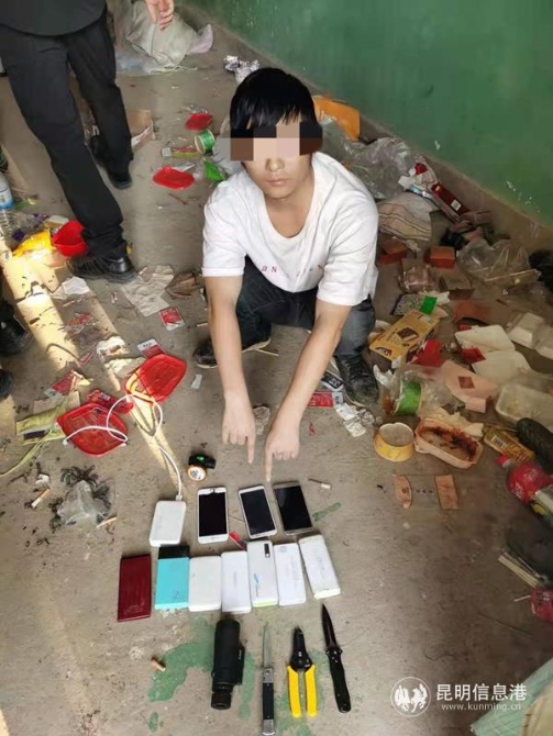 犯罪消息人對盜竊工具及盜竊物品進行指認(rèn)。供圖