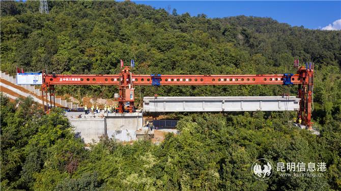 大瑞鐵路保（山）瑞（麗）段開始架梁，全線施工進(jìn)入重要節(jié)段。通訊員沙世平 謝一可 陳暢 供圖 (3)