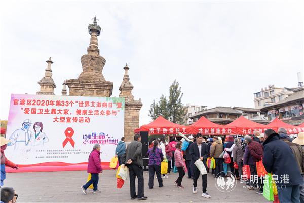 現(xiàn)場排起的長隊