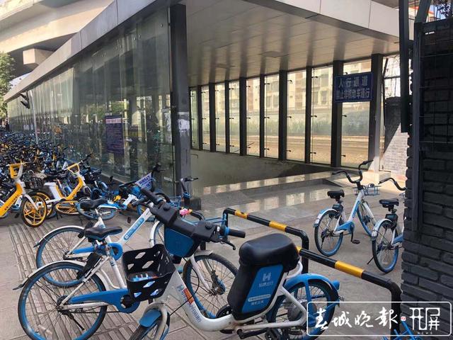 氣象局地下通道內禁止非機動車通行，市民反映通行不便