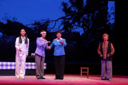 《春到龍泉莊》演出現(xiàn)場(chǎng) 《春到龍泉莊》演出現(xiàn)場(chǎng)