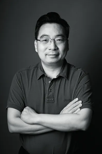 心摹神游精神的澄明之境——讀薛曉源世界著名哲學(xué)家文藝家肖像系列作品