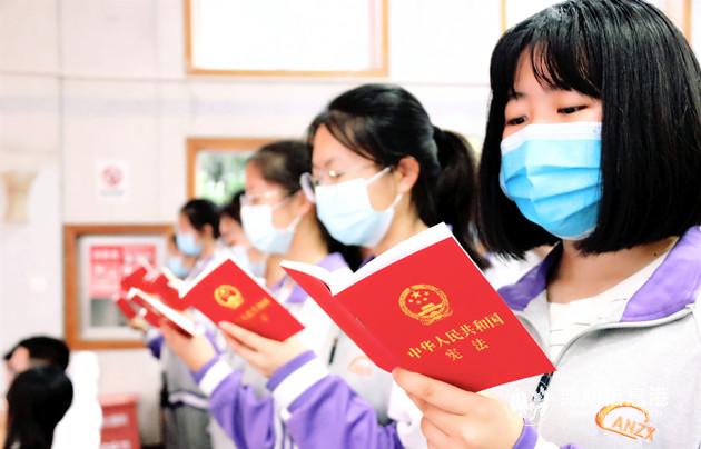 3、安寧中學(xué)開(kāi)展憲法誦讀活動(dòng)_副本