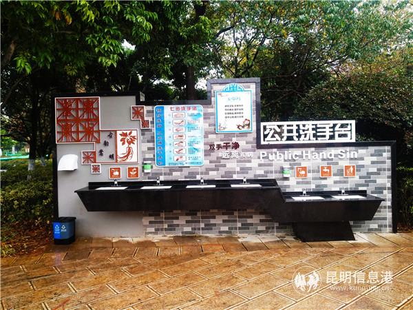 嵩明蘭茂廣場建設(shè)的洗手臺。記者江楓攝