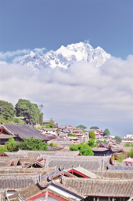 玉龍雪山下的麗江古城 玉龍雪山下的麗江古城