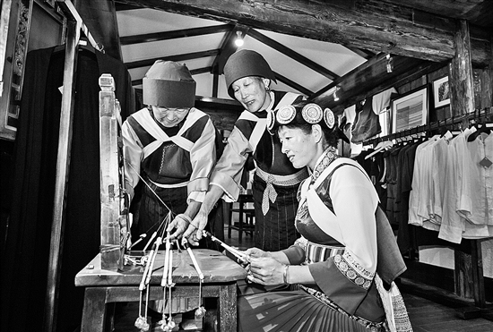 古城文化院落里的傳統(tǒng)民俗展示 古城文化院落里的傳統(tǒng)民俗展示