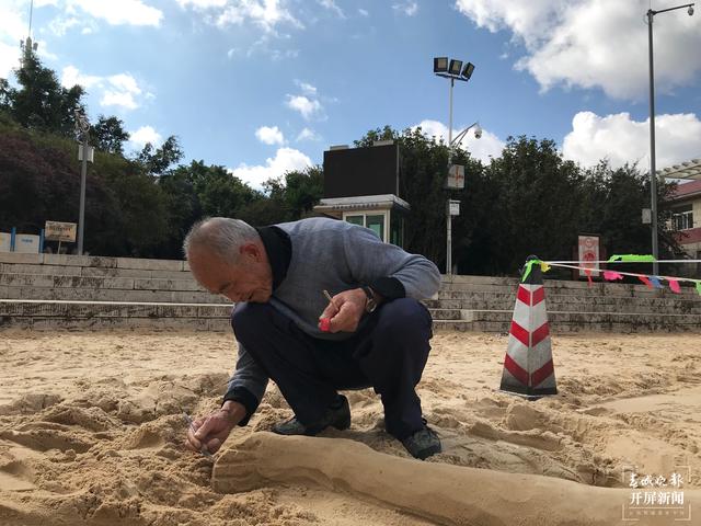 玉溪有位“沙雕爺爺” 記者 李春麗 攝