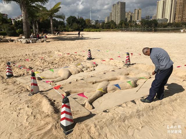 玉溪有位“沙雕爺爺” 記者 李春麗 攝