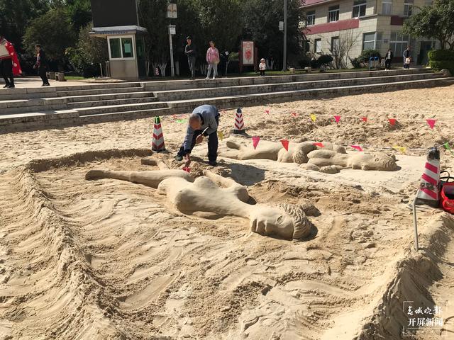 玉溪有位“沙雕爺爺” 記者 李春麗 攝