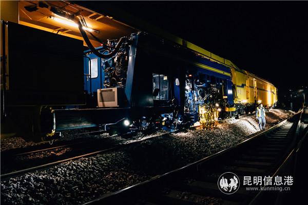 廣通至大理鐵路“擴(kuò)能大手術(shù)”穩(wěn)步推進(jìn)。供圖