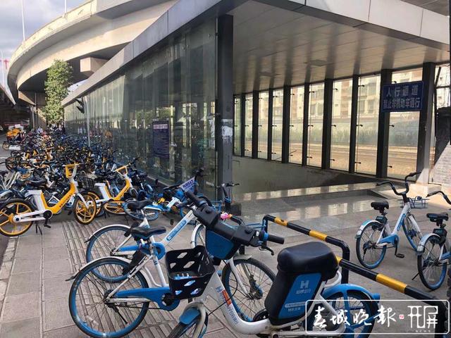 氣象局地下通道內禁止非機動車通行，市民反映通行不便