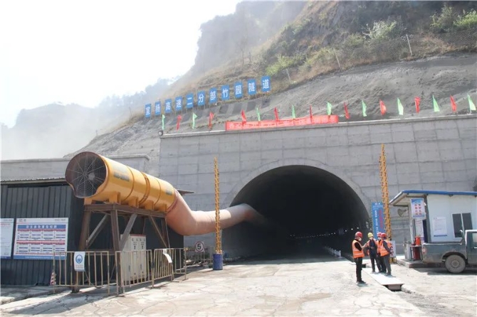 704988_670x670 704988_670x670