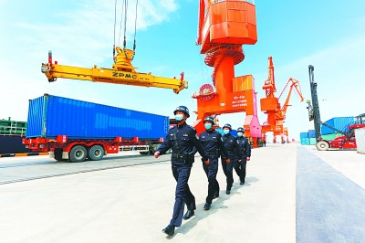 統(tǒng)籌發(fā)展和安全 建設(shè)更高水平的平安中國 統(tǒng)籌發(fā)展和安全 建設(shè)更高水平的平安中國