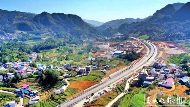 蒙屏高速 春城晚報-開屏新聞記者 王磊 攝影報道