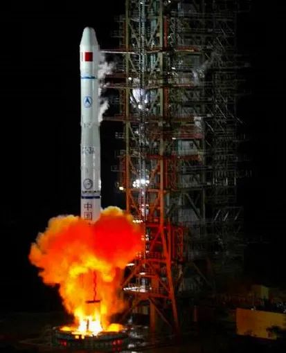 2000年10月31日，我國(guó)首顆北斗導(dǎo)航衛(wèi)星在西昌衛(wèi)星發(fā)射中心成功發(fā)射升空