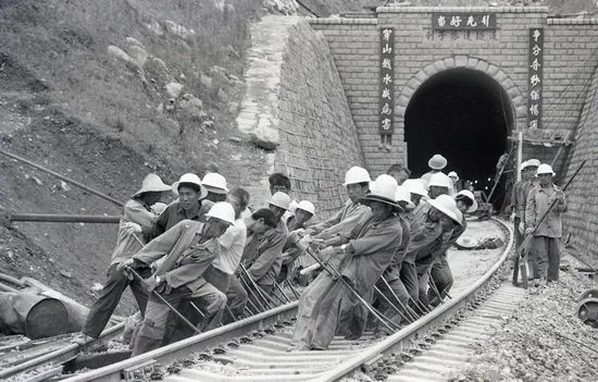 成昆線利子依達(dá)隧道施工。曹寧攝（資料圖）