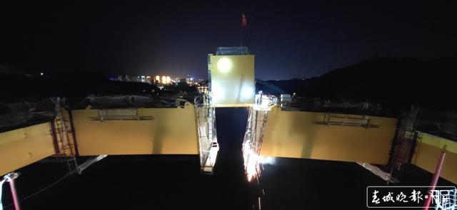 瀾滄江特大橋成功合龍，300米大橋跨徑創(chuàng)紀(jì)錄！景海高速再傳好消息 羅宗偉 通訊員 王卓 攝