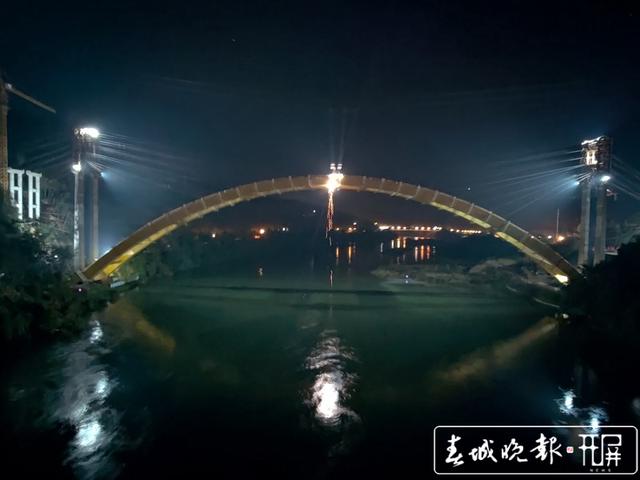 瀾滄江特大橋成功合龍，300米大橋跨徑創(chuàng)紀(jì)錄！景海高速再傳好消息 羅宗偉 通訊員 王卓 攝