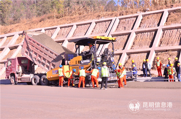 3D打印路面攤鋪現(xiàn)場 3D打印路面攤鋪現(xiàn)場