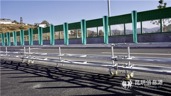 新型無預(yù)應(yīng)力框架式中央分隔帶開口護(hù)欄 新型無預(yù)應(yīng)力框架式中央分隔帶開口護(hù)欄