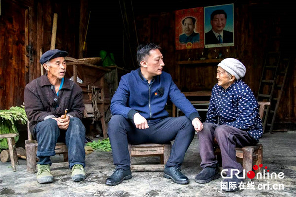 龍?zhí)锎宓拿撠毠适隆獤|西部協(xié)作扶貧見成效