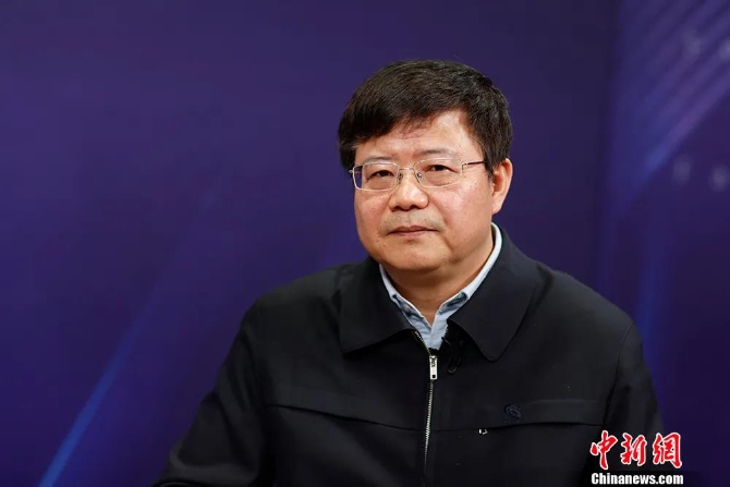 中國(guó)國(guó)家航天局探月與航天工程中心副主任，探月工程三期副總設(shè)計(jì)師、嫦娥五號(hào)任務(wù)新聞發(fā)言人裴照宇接受<a target='_blank' href='http://www.chinanews.com/'>中新社</a>“中國(guó)焦點(diǎn)面對(duì)面”專訪。<a target='_blank' href='http://www.chinanews.com/'>中新社</a>記者 盛佳鵬 攝