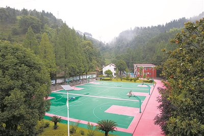 鄉(xiāng)村薄弱校如何“向死而生” 鄉(xiāng)村薄弱校如何“向死而生”