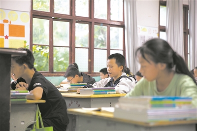 鄉(xiāng)村薄弱校如何“向死而生” 鄉(xiāng)村薄弱校如何“向死而生”