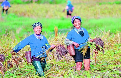 我們持續(xù)奮斗，創(chuàng)造人類減貧史上的奇跡