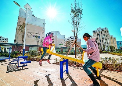 我們持續(xù)奮斗，創(chuàng)造人類減貧史上的奇跡