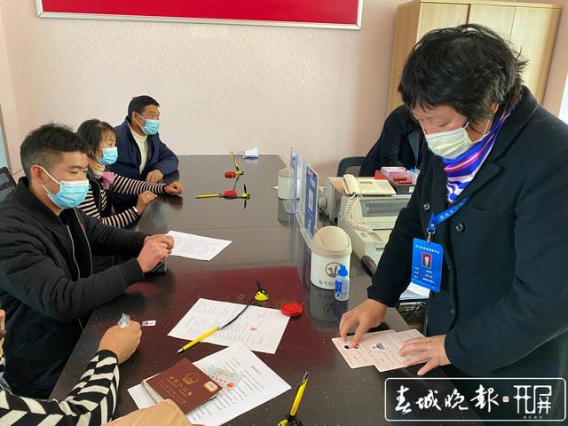 “離婚冷靜期”將至，部分地方出現(xiàn)扎堆離婚，昆明人還冷靜嗎？記者夏葦攝