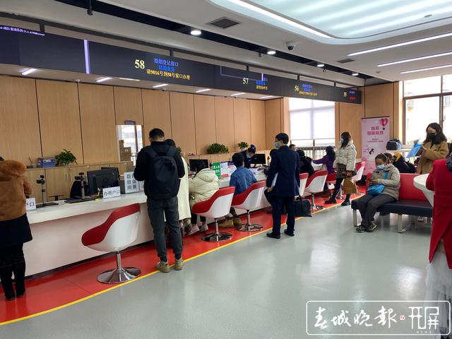 “離婚冷靜期”將至，部分地方出現(xiàn)扎堆離婚，昆明人還冷靜嗎？記者夏葦攝