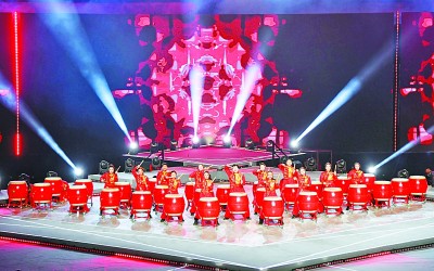 我們不斷攀登，用文藝謳歌時代精神