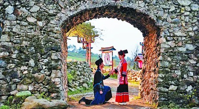 我們不斷攀登，用文藝謳歌時代精神