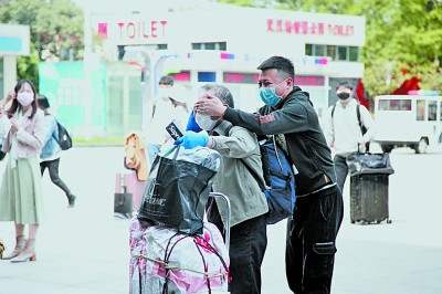 我們不斷攀登，用文藝謳歌時代精神