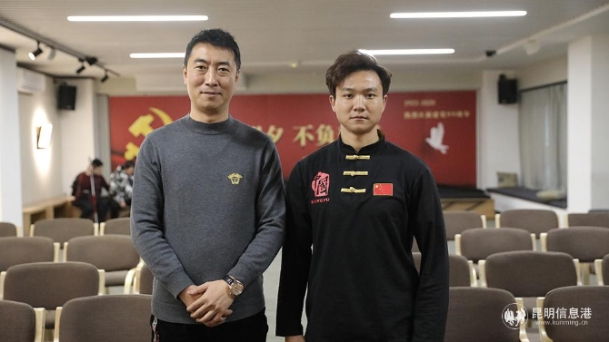 周權(quán)(左)與王名楊(右)合影 周權(quán)(左)與王名楊(右)合影