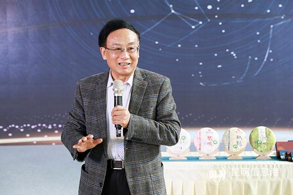 云南省政府原副省長、省政協(xié)原副主席，云南省茶葉流通協(xié)會創(chuàng)會會長陳勛儒在研討會上發(fā)言