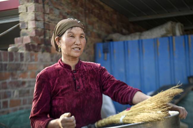 脫貧路上“她”力量丨攢勁