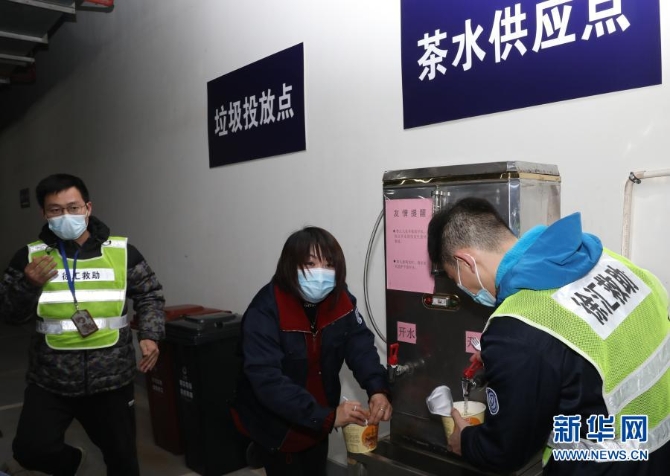 寒潮襲申城 救助暖人心