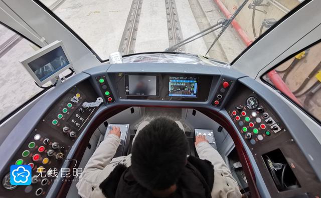 昆明長水國際機場S1衛(wèi)星廳主體完成 明年五一可投入使用 (來源:無線昆明)4.jpg