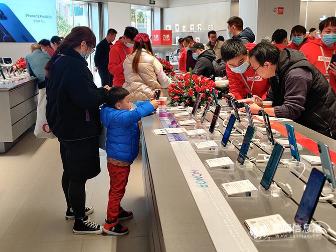 開業(yè)當(dāng)天門庭若市