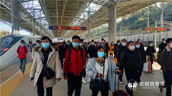 剛開通的大臨鐵路客流旺盛。通訊員郭婧 張偉明 攝