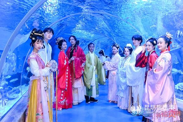 漢服愛好者可免費游覽花都海洋世界。供圖