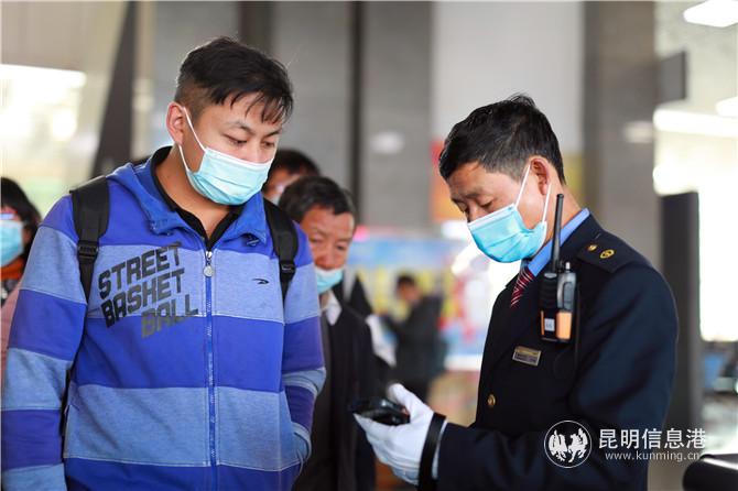 元旦假期首日云南17.5萬人乘火車出行。通訊員周濤 段再宇 攝